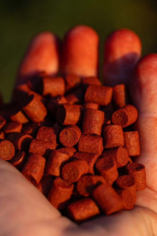 GOLD SPOD MIX PELLETS 8 MM BLOODY MULBERRY  - BUCKET 5 KG